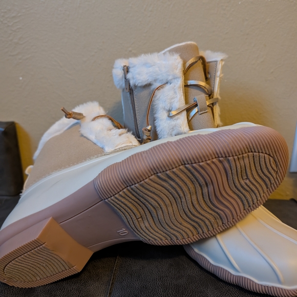 Cream Faux Fur Snow Boots - Lace Up Winter Duck Boots - Picture 2 of 4